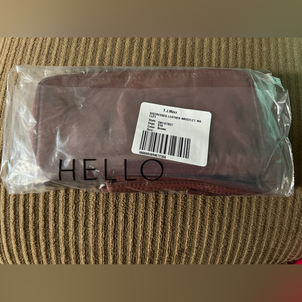 COPY - Free People 
DISTRESSED LEATHER WRISTLET WALLET new in packaging - Picture 2 of 3